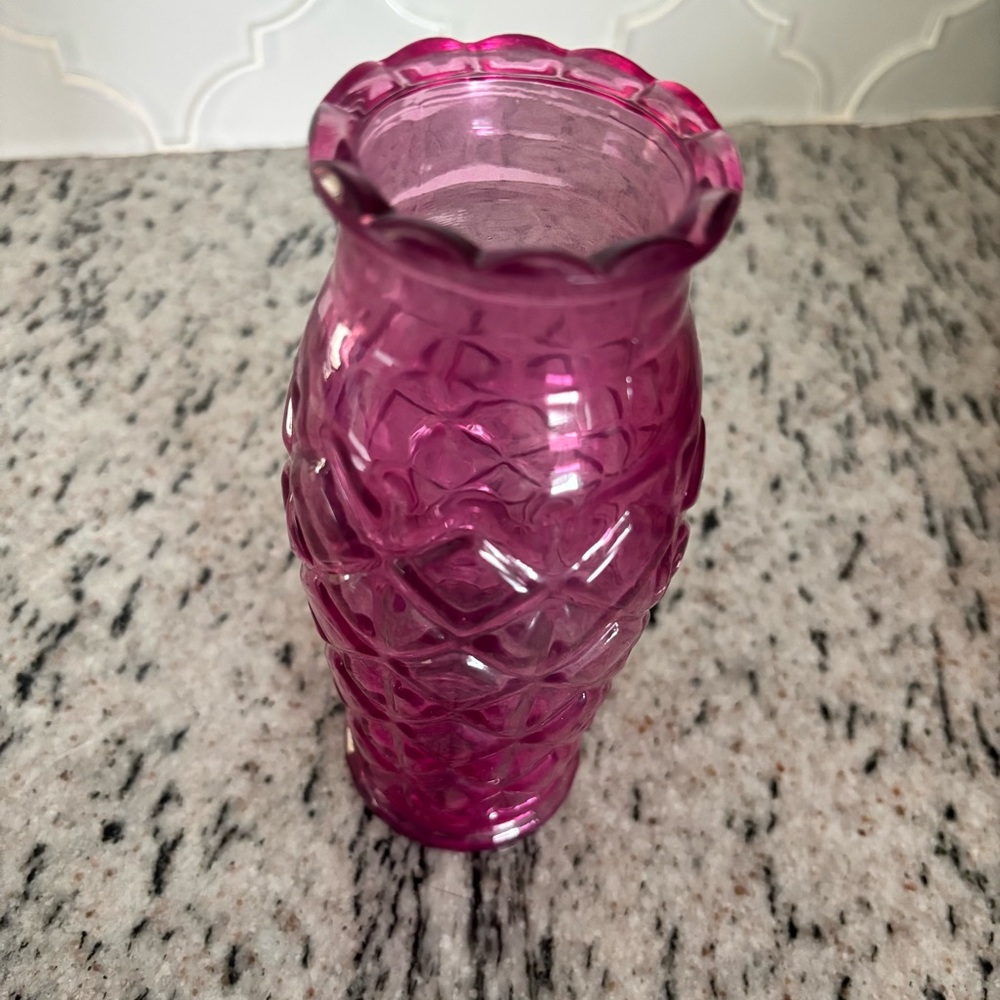 QUILTED DIAMOND PATTERN PINK VASE - Picture 3 of 5